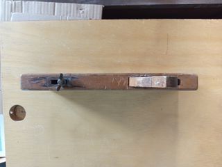 Cepillo carpintero antiguo estrecho