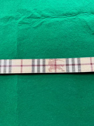 Cinturón Burberry Beige y Dorado reversible