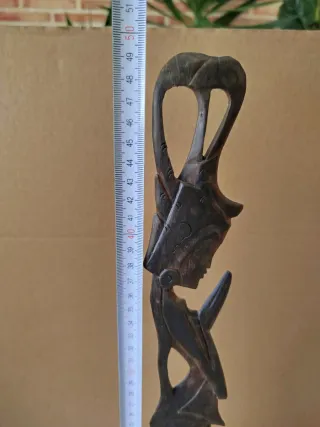 Figura madera africana tallada
