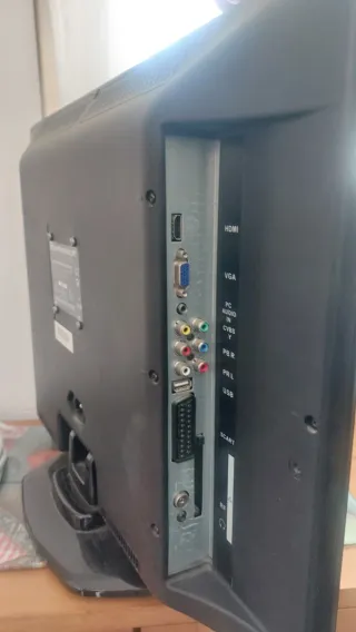 Televisor SUPRATECH negro