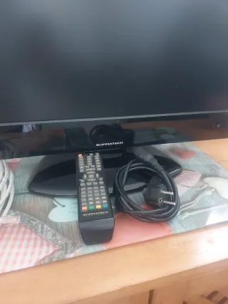 Televisor SUPRATECH negro