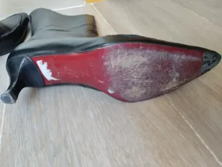 Botines LOOKY negros piel. Suela de cuero.