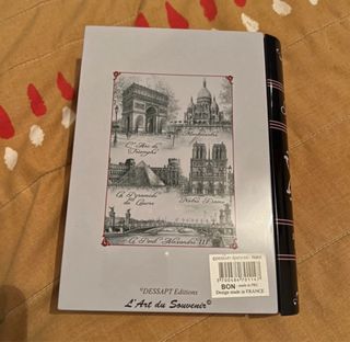 Tazas y latas souvenir Paris