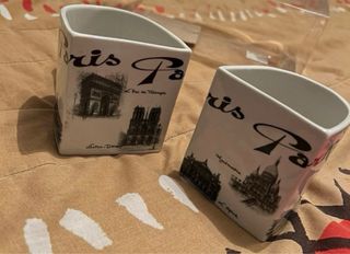 Tazas y latas souvenir Paris
