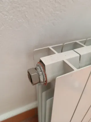 Radiador blanco de metal