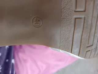 Zapatos plateados con tiras y calados