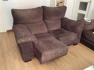 Sofá de 2 plazas color berenjena