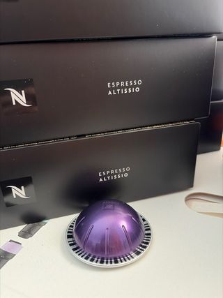 Cafetera Nespresso Vertuo Pop + Cápsulas