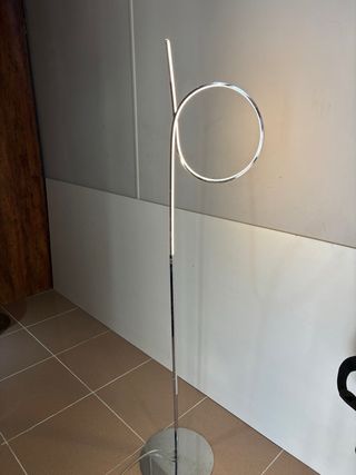 Lámpara de pie diseño moderno