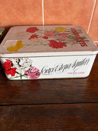 Cajas de latón decoradas con flores