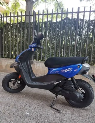 Ciclomotor Peugeot Treker 50cc Scooter