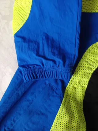 Chaqueta Corteiz Negra, Azul y Amarilla