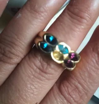 Lote bisutería antigua: anillos, pendientes, camaf