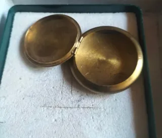 Lote bisutería antigua: anillos, pendientes, camaf