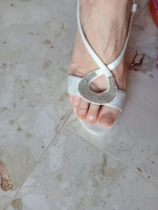 Zapatos de vestir blancos con pedrería
