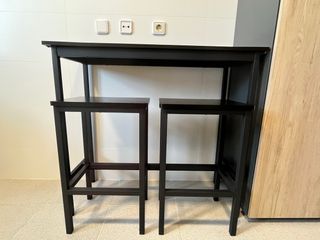 Tavolo alto in legno nero con 2 sgabelli