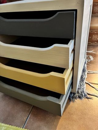 Cajonera pintada a mano