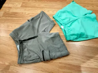 2 Pantalones Cortos (Gris y Verde)