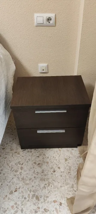 Conjunto de 2 mesitas y cabecero