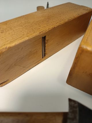 LOTE ANTIGUOS CEPILLOS DE CARPINTERO + ACCESORIO