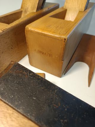 LOTE ANTIGUOS CEPILLOS DE CARPINTERO + ACCESORIO