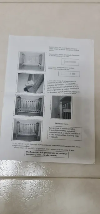 Cuna de bebé blanca con osito