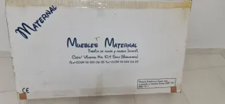 Cuna de bebé blanca con osito