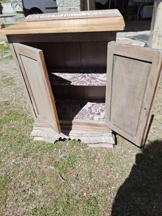 Mesilla antigua de madera