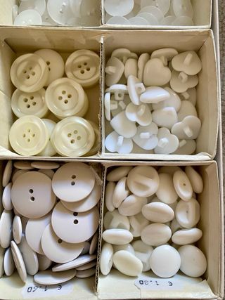 Lotto bottoni vintage bianchi e avorio