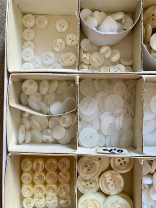 Lotto bottoni vintage bianchi e avorio