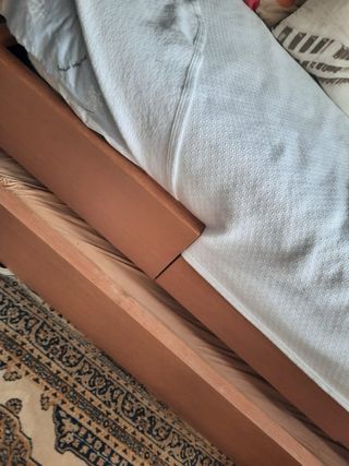 Mueble de cama de madera
