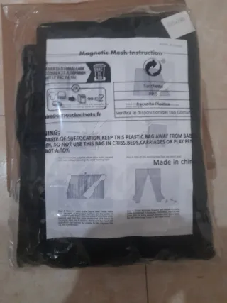 Cortina de malla magnética negra