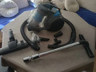 Aspirador Amazon Basics Cilíndrico