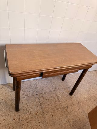 REGALO . Gratis Armario ,sillas mesas