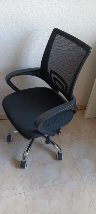 Silla de oficina ergonómica con ruedas