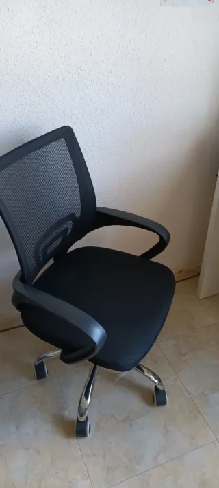 Silla de oficina ergonómica con ruedas
