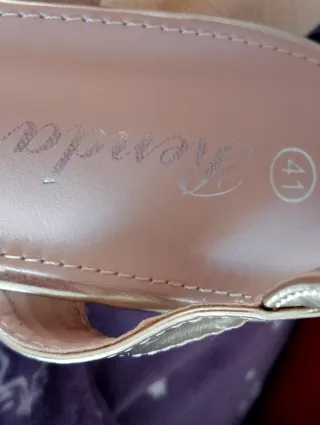 Zapatos de fiesta dorados