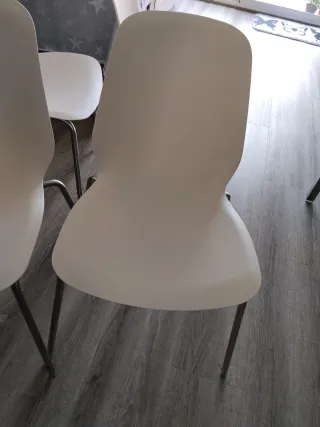 Mesa y 4 Sillas Comedor