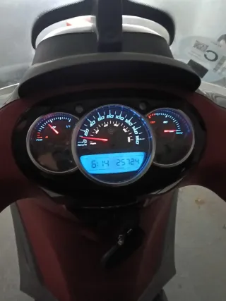 Piaggio Beverly 350 Scooter Negro/Marrón