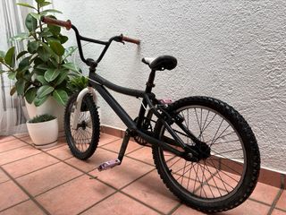 Bicicleta BMX negra