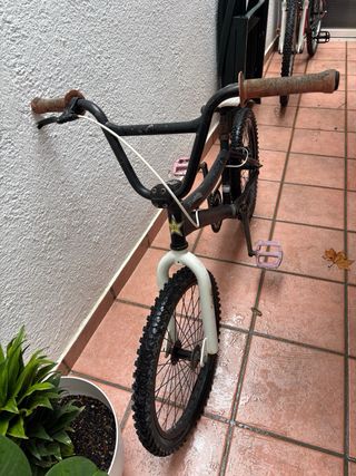 Bicicleta BMX negra