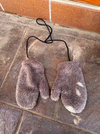 Manoplas de lana con cuerda