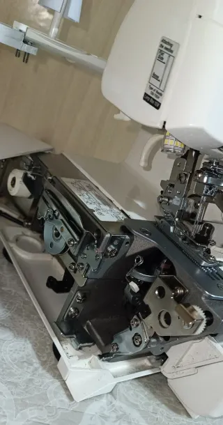 Remalladora y recubridora Juki MO-735