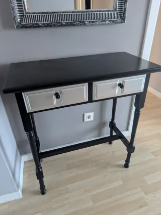 Recibidor negro y plateado