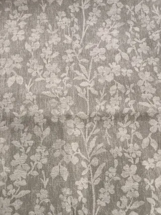 Retal de tela floral gris y blanco