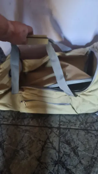 Mochila tipo maleta con ruedas beige/gris