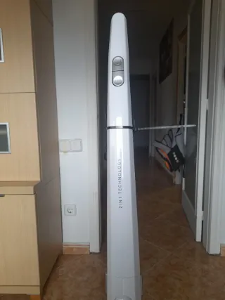 Aspiradora de pie blanca