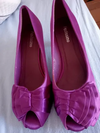 Zapatos de raso fucsia con lazo