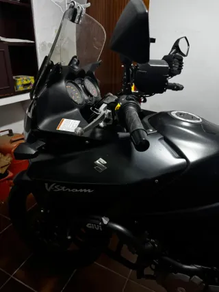 Suzuki V-Strom DL650 Negra