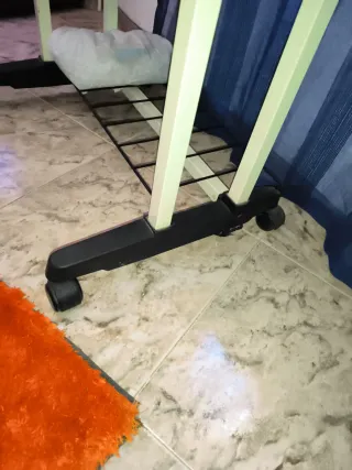 Mesa escritorio con ruedas